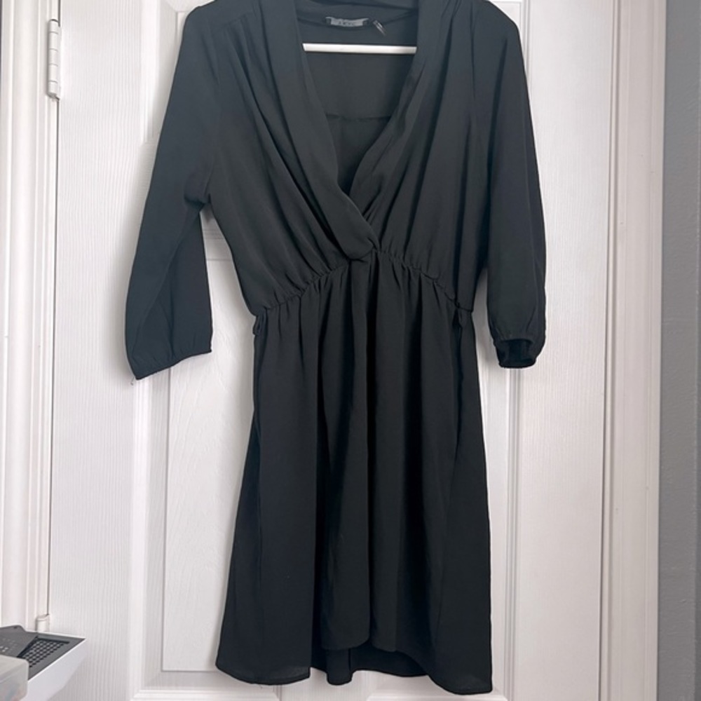 Juniors Med black dress‎